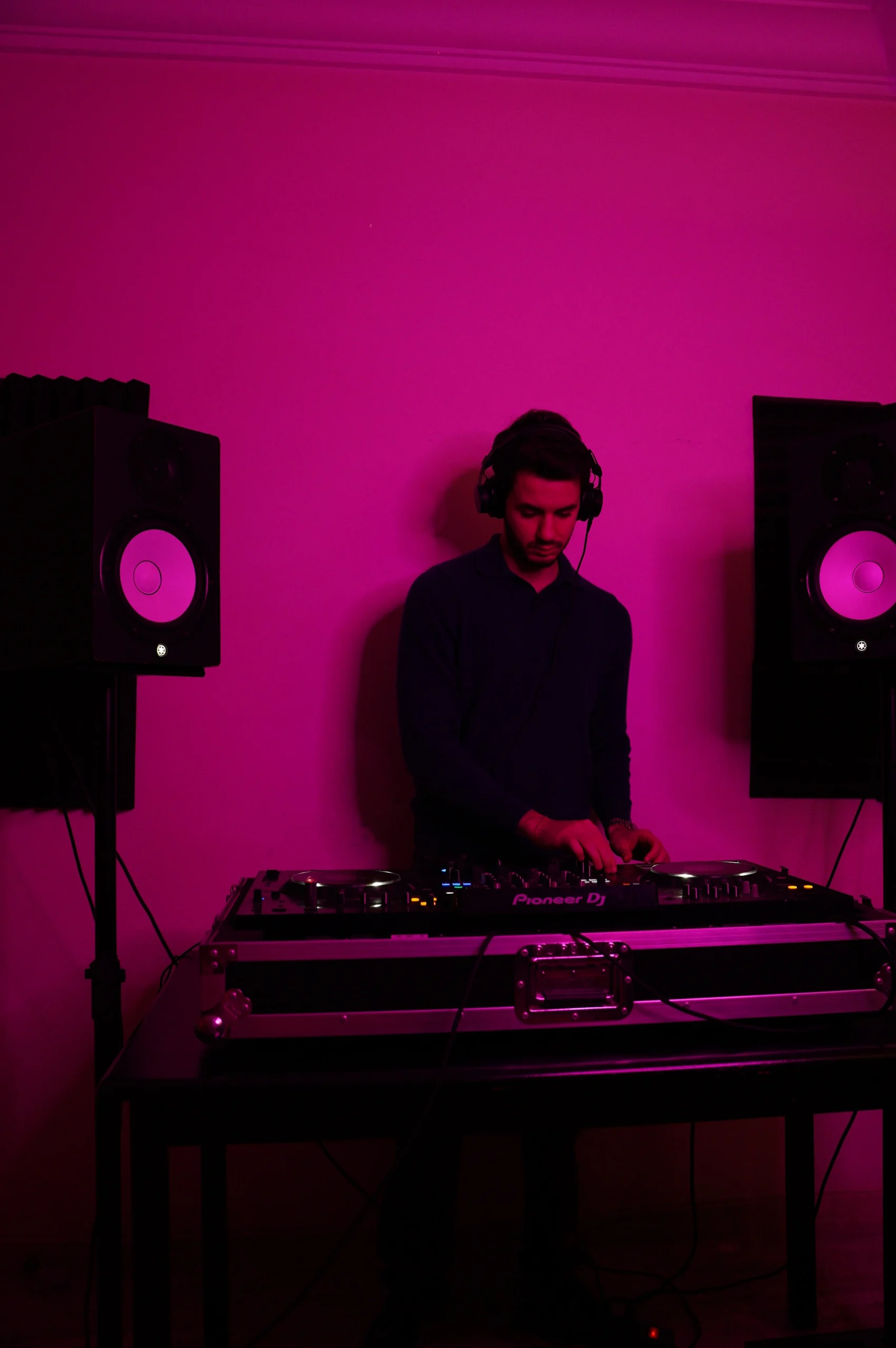 Session de mix sur régie club Pioneer XDJ-XZ et enceintes Yamaha HS8 au studio NODsound